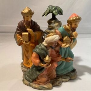 Avon Holiday Treasures 'Blessed Visitors Kings' Figurine